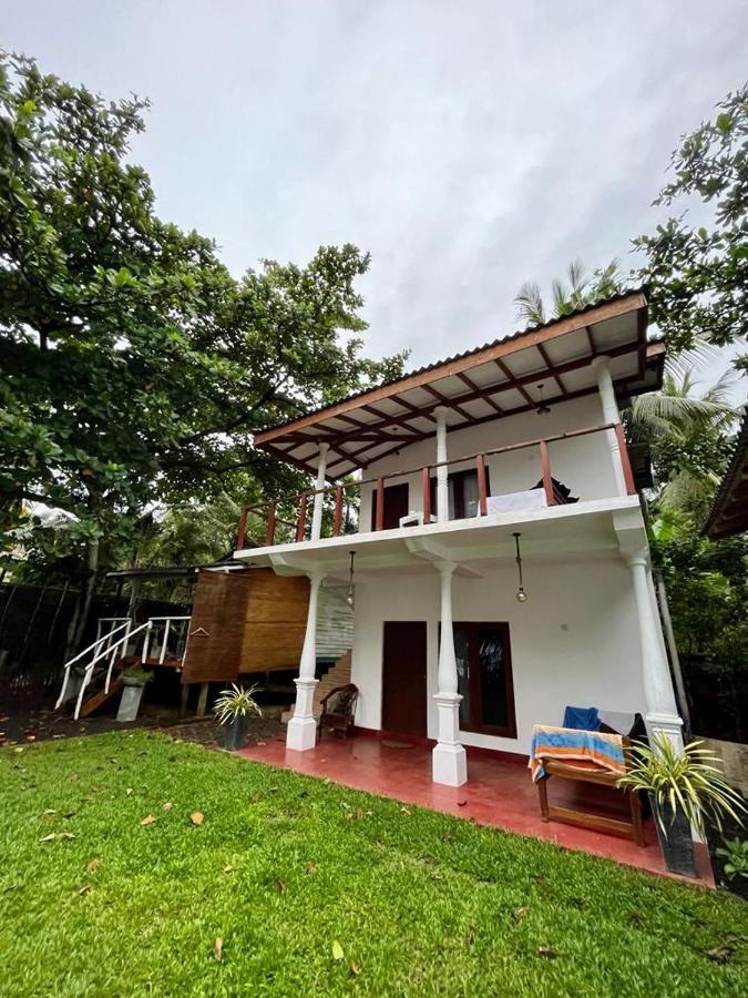 Beach House Kalukatiya - Family Villa, Seaview Room, Garden Room Dickwella Exterior photo