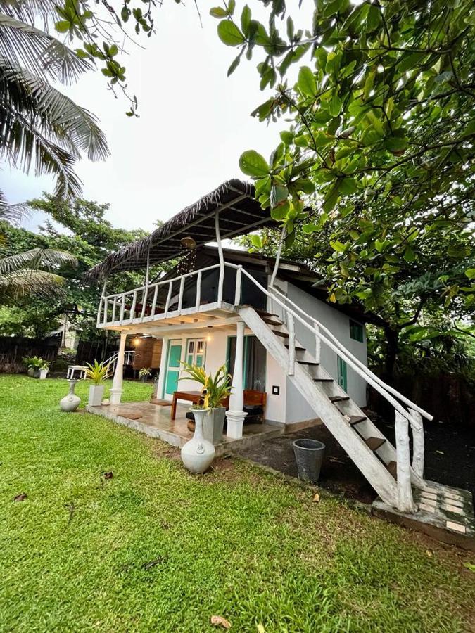 Beach House Kalukatiya - Family Villa, Seaview Room, Garden Room Dickwella Exterior photo