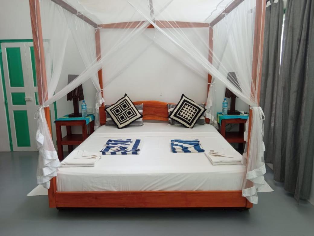 Beach House Kalukatiya - Family Villa, Seaview Room, Garden Room Dickwella Exterior photo