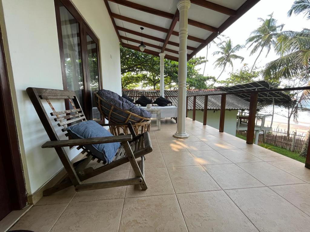 Beach House Kalukatiya - Family Villa, Seaview Room, Garden Room Dickwella Exterior photo