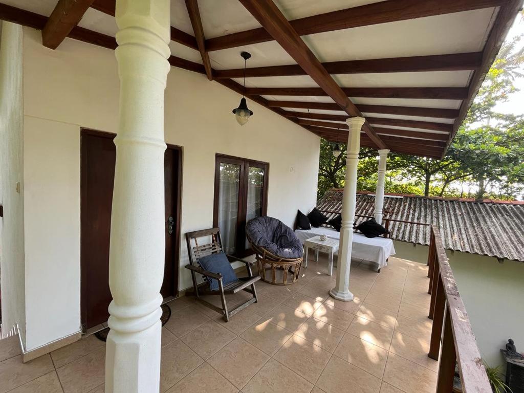 Beach House Kalukatiya - Family Villa, Seaview Room, Garden Room Dickwella Exterior photo